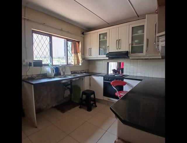 3 BEDROOM HOUSE FOR SALE IN MONTCLAIR